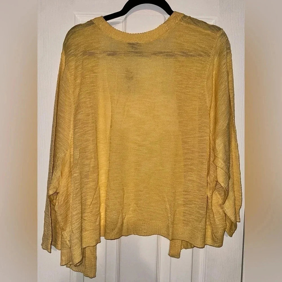 🆕 Torrid light sweater - Picture 2 of 4